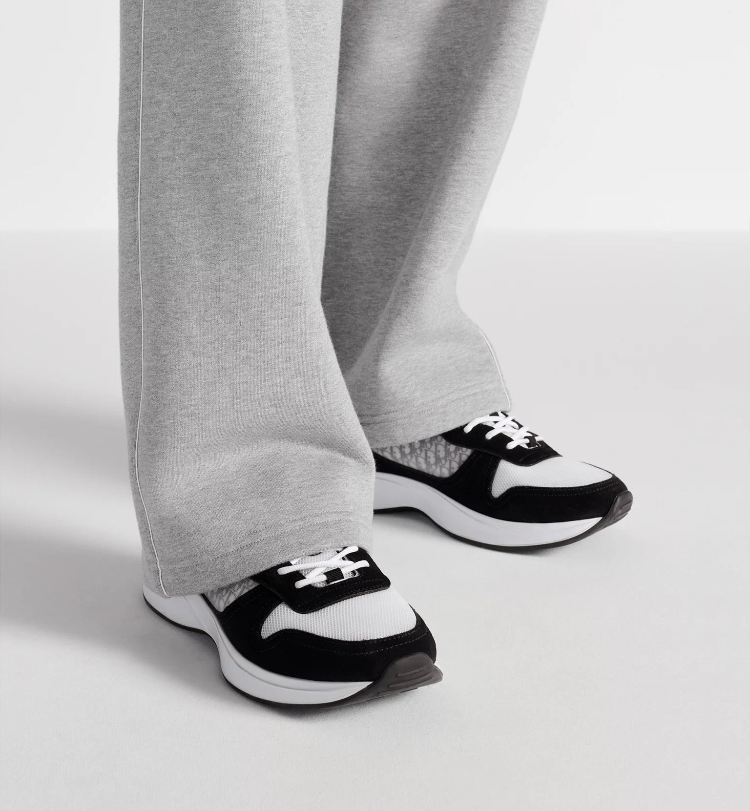 "B25" Sneaker